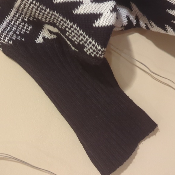 Women's RD Style Black and White Geometric Printed Poncho Style Cardigan, Size M - Picture 5 of 9